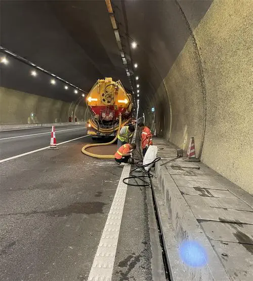 延吉隧道排水渠清淤